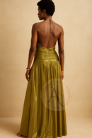 Vestido Longo Metalizado Rose – Elegância Luxuosa com Fenda Alta e Brilho Deslumbrante